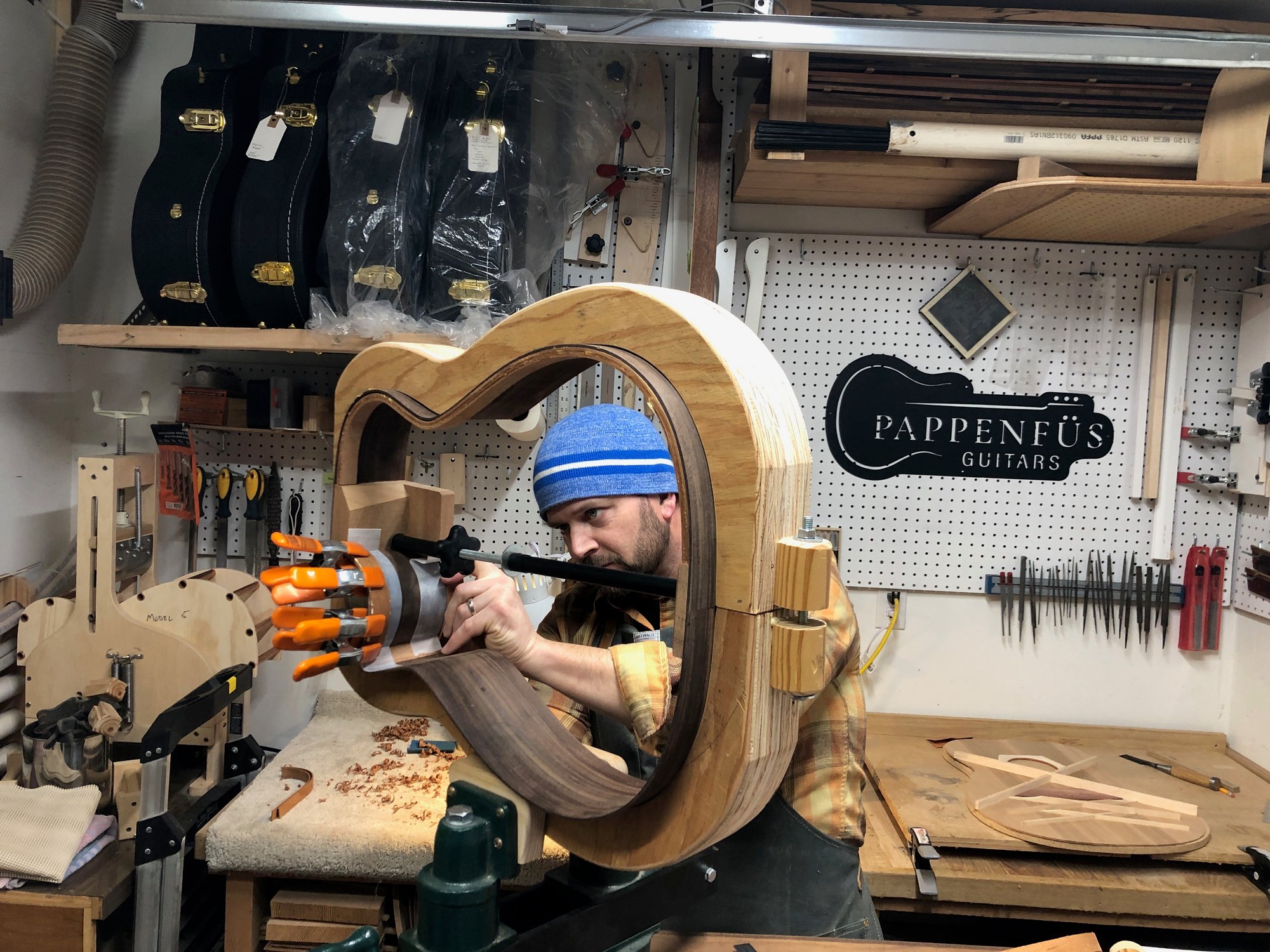 A Pappenfüs guitar in detail