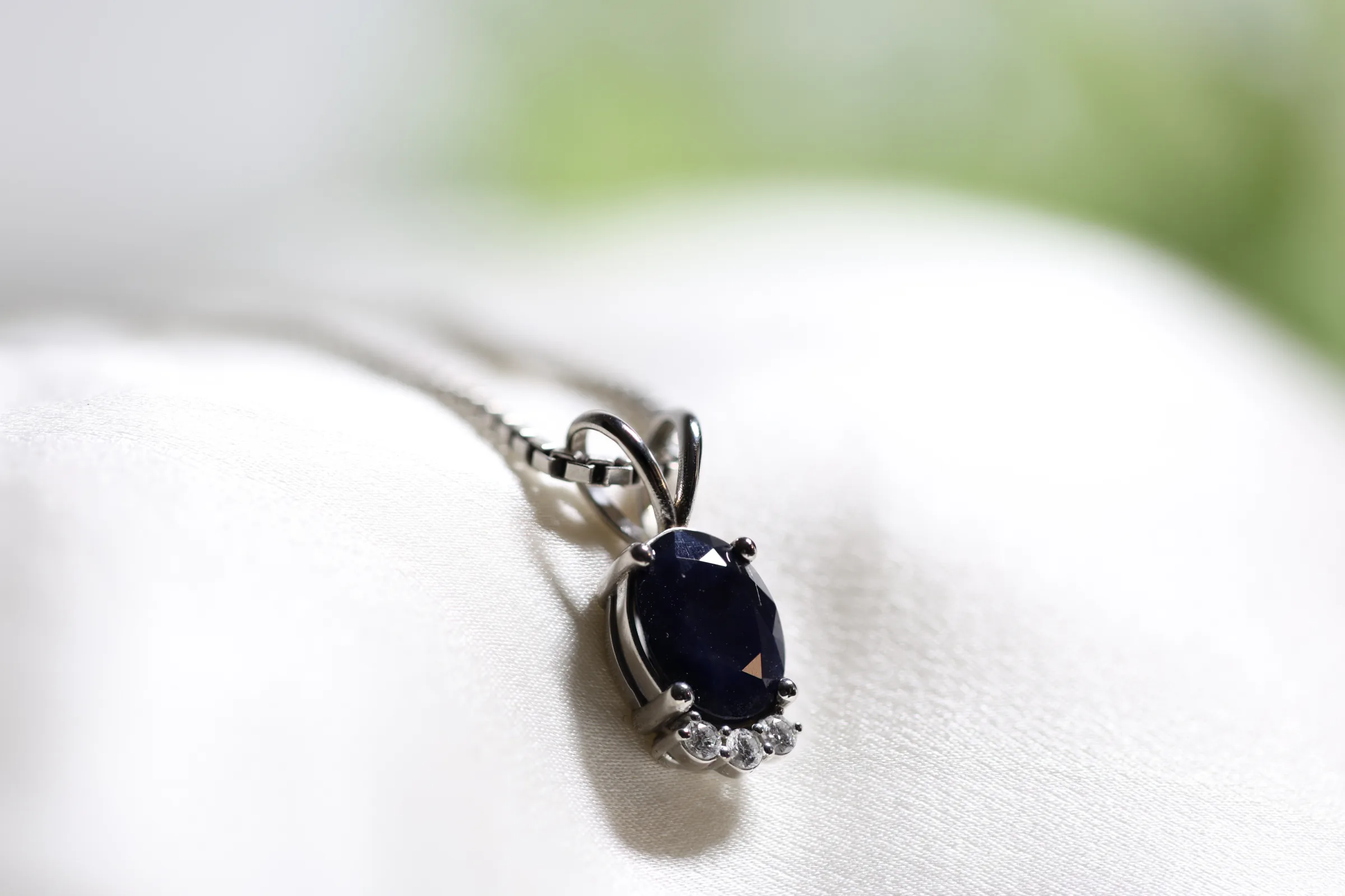piece sapphire pendant 1